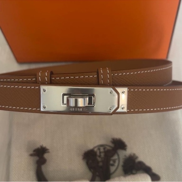 Hermes Accessories - Hermes Kelly 18 Belt in color Gold - NEW!
100% Authentic!